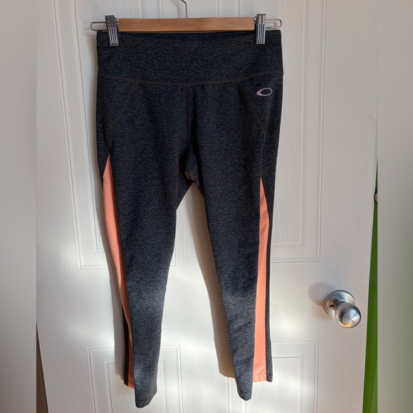 Oakley Pants - Oakley Grey/Pink Capri Leggings | Size S